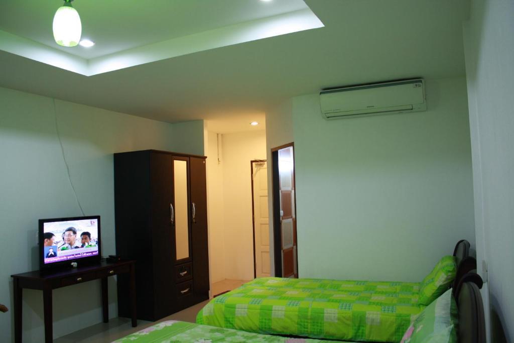 Relaxation Hotel Thalang Room photo